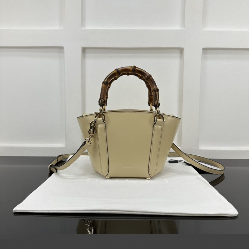 G*u*i shopping bags